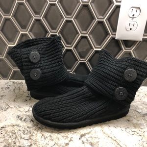 Black knit Uggs